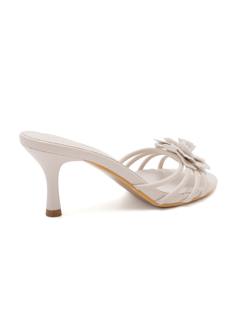 Heeled mules with flower - White