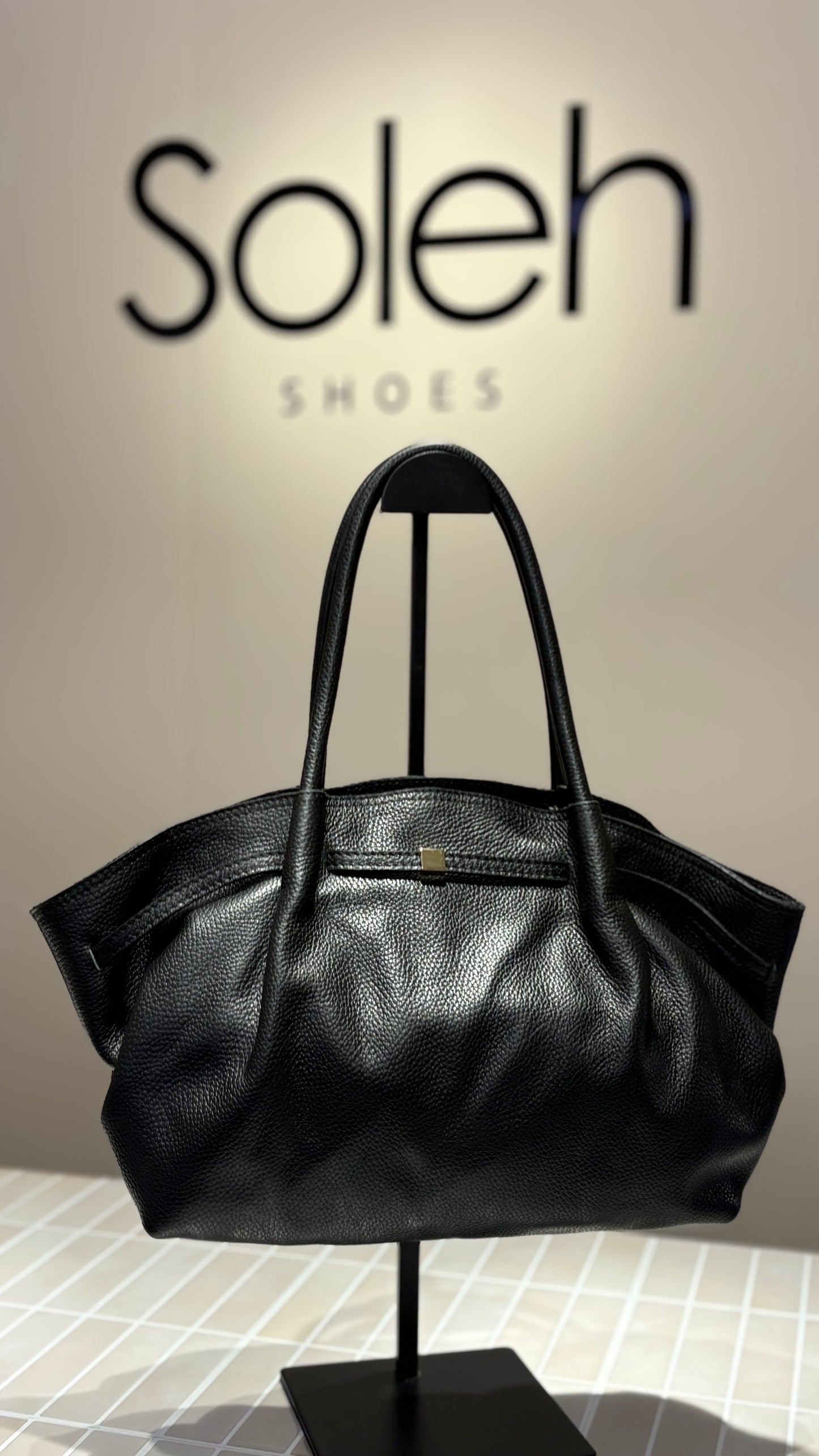 Sac à bandoulière femme en cuir taille moyenne - Noir