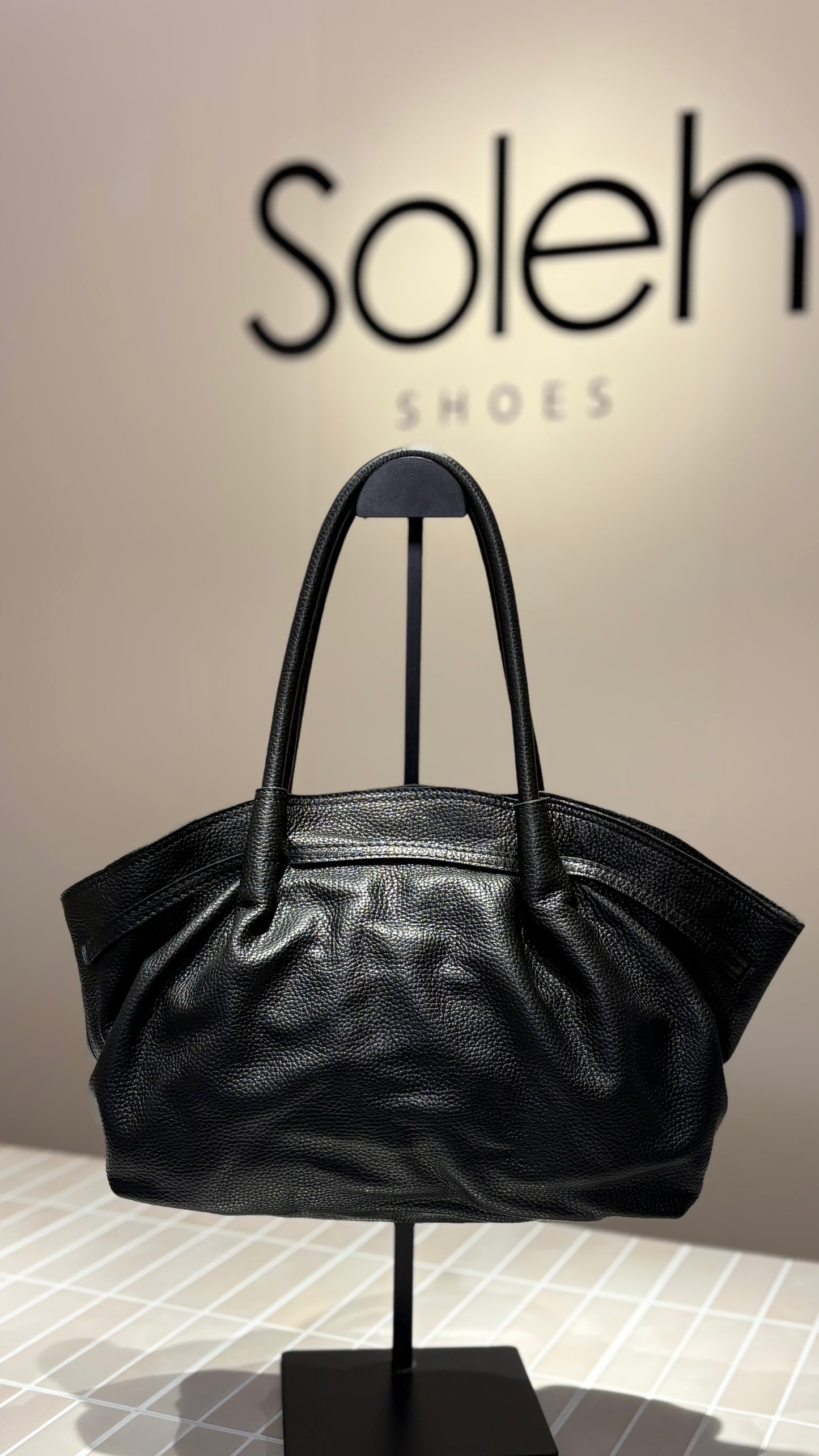 Sac à bandoulière femme en cuir taille moyenne - Noir